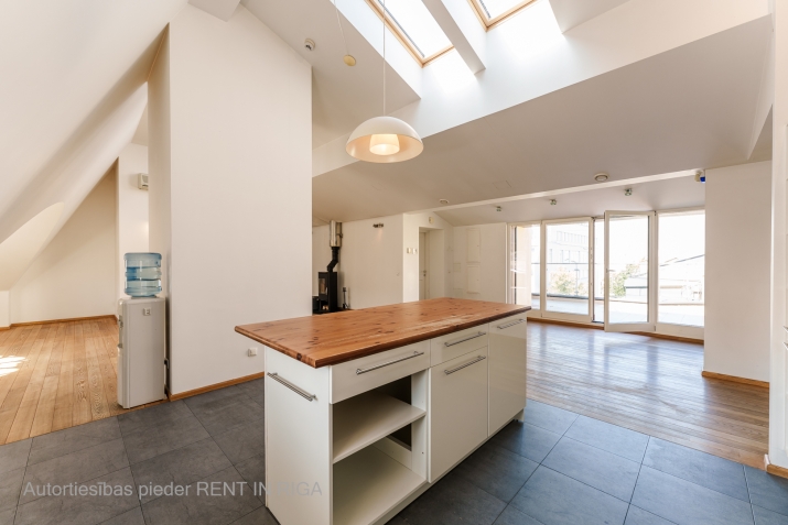 Sludinājumi. Valdemāra Rezidence ir īpaša jūgendstila ēka, ar aizraujošu un bagātu vēsturi. Ēka atjaunota tās Cena: 525000 EUR Foto #2