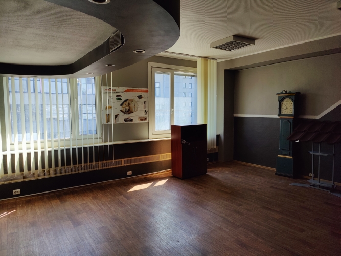 Sludinājumi. Iznomā biroja telpas 5 minūšu gājienā no Domina Shopping Braslas ielā 20.  2 telpas. Katrā stāvā ir Cena: 244 EUR/mēn Foto #6