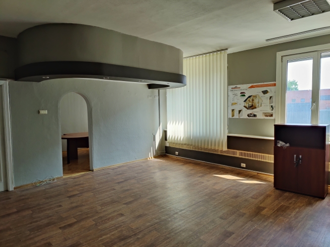 Sludinājumi. Iznomā biroja telpas 5 minūšu gājienā no Domina Shopping Braslas ielā 20.  2 telpas. Katrā stāvā ir Cena: 244 EUR/mēn Foto #5