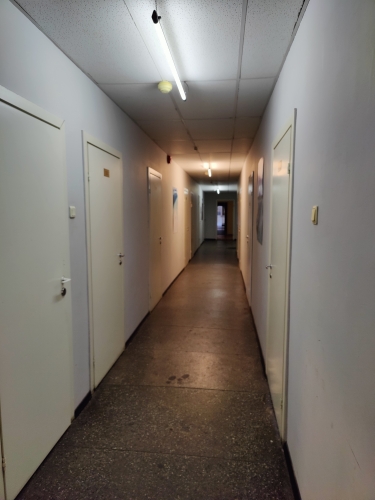 Sludinājumi. Iznomā biroja telpas 5 minūšu gājienā no Domina Shopping Braslas ielā 20.  2 telpas. Katrā stāvā ir Cena: 244 EUR/mēn Foto #4