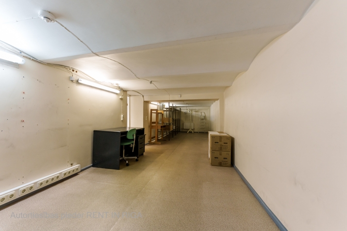 Sludinājumi. Nomai pieejamas 102 m2 plašas komerctelpas ar autostāvvietu.  Telpas sastāv no trīs zonām - ieejas Cena: 500 EUR/mēn Foto #8