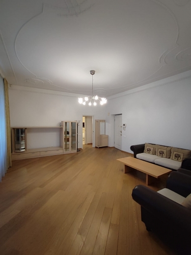 Sludinājumi. Tiek pārdots 3 istabu dzīvoklis vēstniecību rajonā - Klusajā centrā. Plaša viesistaba apvienota ar Cena: 299000 EUR Foto #2