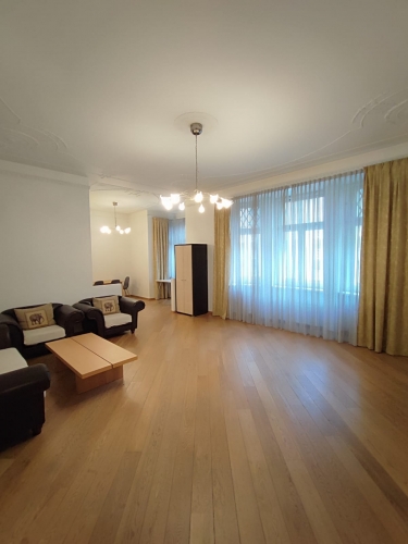 Sludinājumi. Tiek pārdots 3 istabu dzīvoklis vēstniecību rajonā - Klusajā centrā. Plaša viesistaba apvienota ar Cena: 299000 EUR Foto #1