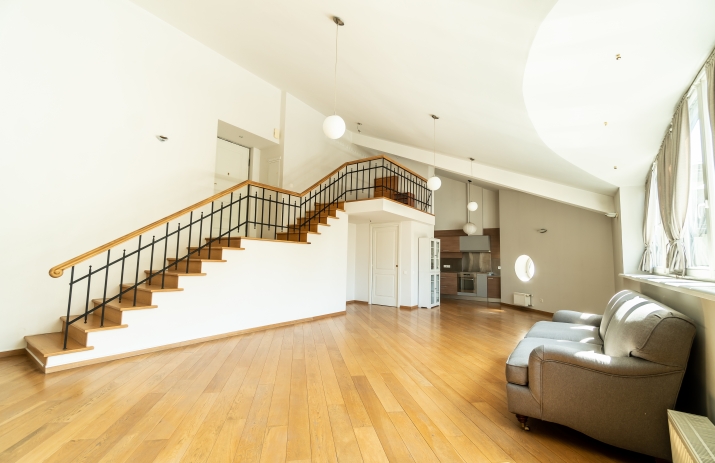 Sludinājumi. Tiek pārdots 3 istabu dzīvoklis vēstniecību rajonā - Klusajā centrā. Mansarda dzīvoklis. Plaša Cena: 290000 EUR Foto #2