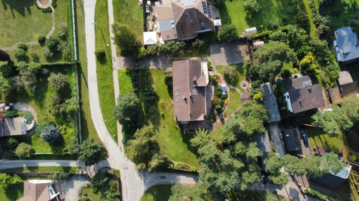 Sludinājumi. Piedāvājumā plaša un eleganta māja pašā Berģu sirdī - Akmeņu ielā 34!  Īpašums sastāv no Cena: 395000 EUR Foto #2