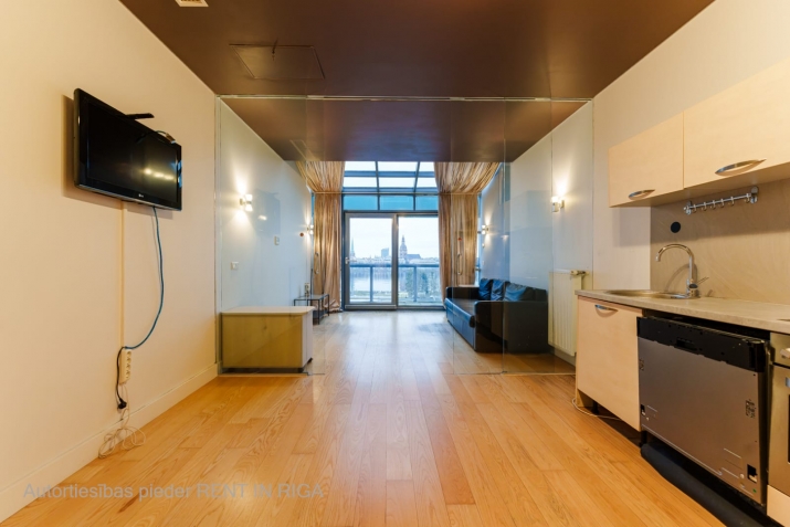 Sludinājumi. Pārdod 2 istabu dzīvokli ar kopējo platību 82,8 m (iekštelpu platība 65,3 m, terase 17,5 m). No Cena: 259700 EUR Foto #2