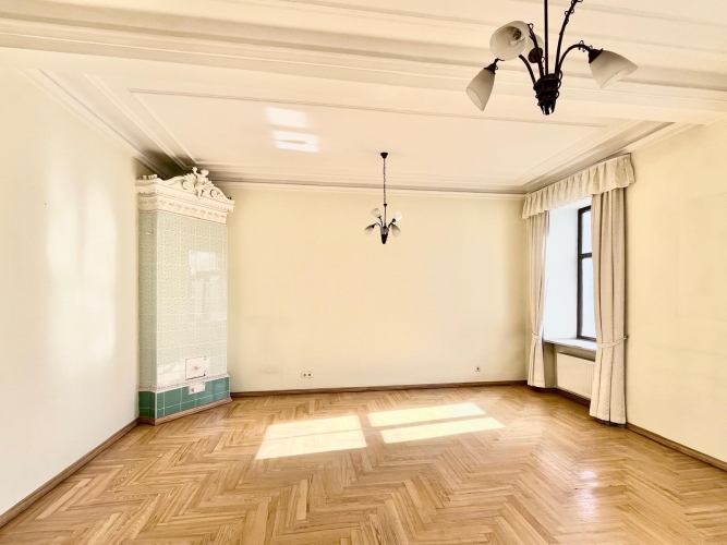 Sludinājumi. Reprezentabls dzīvoklis pašā pilsētas centrā ar skatu uz parku. No 2 istabu logiem paveras skats uz Cena: 386500 EUR Foto #3
