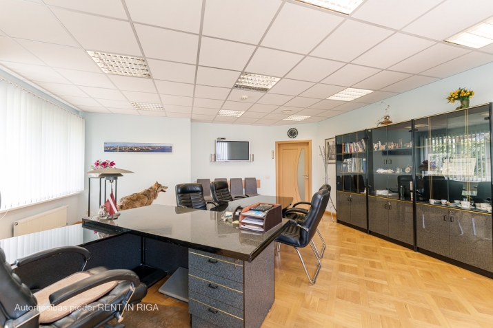 Sludinājumi. Piedāvājumā biroja telpas Rankas ielā 13!  Šajā piedāvājumā ir daļa no biroja, telpas ir Cena: 660 EUR/mēn Foto #2