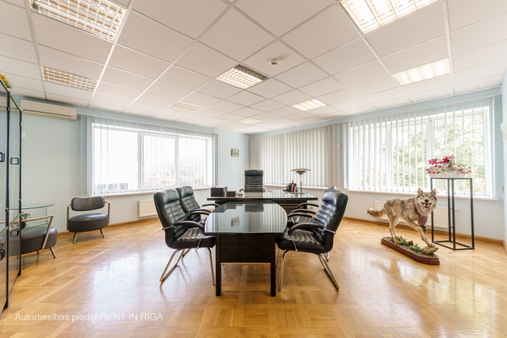 Sludinājumi. Piedāvājumā biroja telpas Rankas ielā 13!  Šajā piedāvājumā ir daļa no biroja, telpas ir Cena: 660 EUR/mēn Foto #1