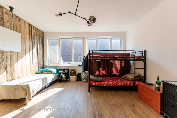 Sludinājumi. Dzīvoklis Vecrīgas sirdī - 100m attālumā no Daugavas un Akmens tilta. Netālu atrodas Galerija Cena: 117000 EUR Foto #2