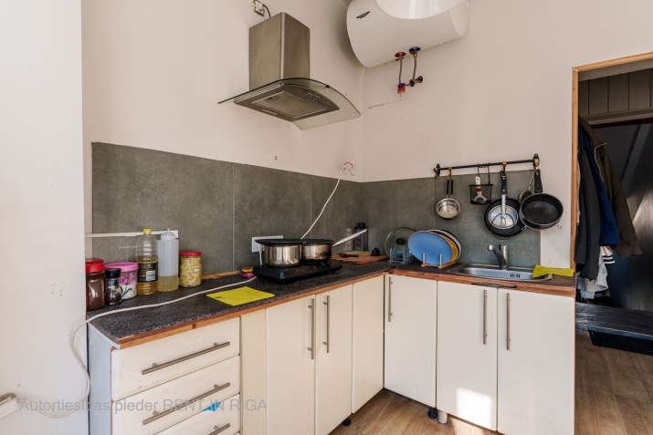 Sludinājumi. Dzīvoklis Vecrīgas sirdī - 100m attālumā no Daugavas un Akmens tilta. Netālu atrodas Galerija Cena: 117000 EUR Foto #9