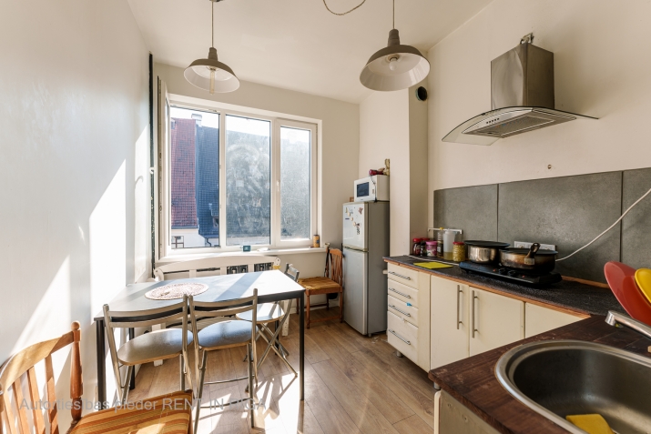 Sludinājumi. Dzīvoklis Vecrīgas sirdī - 100m attālumā no Daugavas un Akmens tilta. Netālu atrodas Galerija Cena: 117000 EUR Foto #7