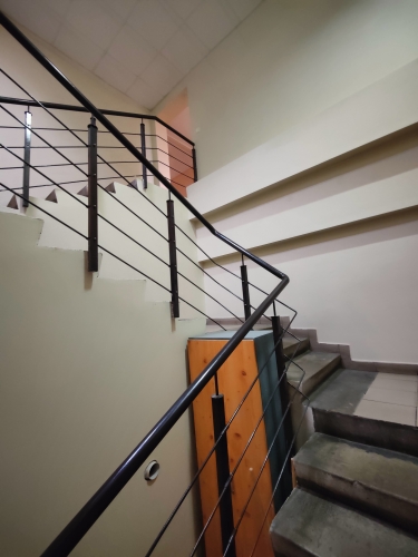 Sludinājumi. Biroja telpas Ganību dambī 21b.  Birojs sastāv no 2 kabinetiem. Koplietošanas WC gaitenī. Pagalmā Cena: 126 EUR/mēn Foto #6