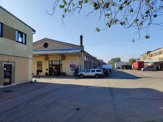 Sludinājumi. Biroja telpas Ganību dambī 21b.  Birojs sastāv no 2 kabinetiem. Koplietošanas WC gaitenī. Pagalmā Cena: 126 EUR/mēn Foto #8