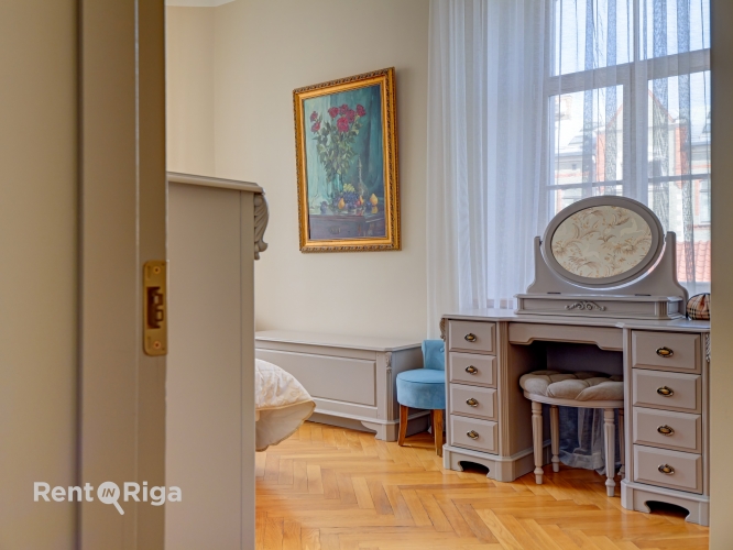 Sludinājumi. Izīrē skaistu, modernu un pilnībā mēbelētu dzīvokli Rīgas Vecpilsētas sirdī.  Dzīvoklis ir bagāts Cena: 1100 EUR/mēn Foto #9