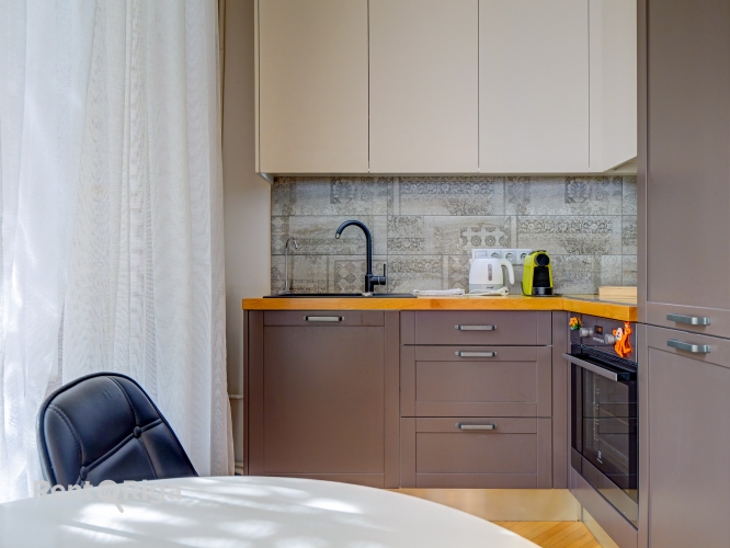 Sludinājumi. Izīrē skaistu, modernu un pilnībā mēbelētu dzīvokli Rīgas Vecpilsētas sirdī.  Dzīvoklis ir bagāts Cena: 1100 EUR/mēn Foto #5