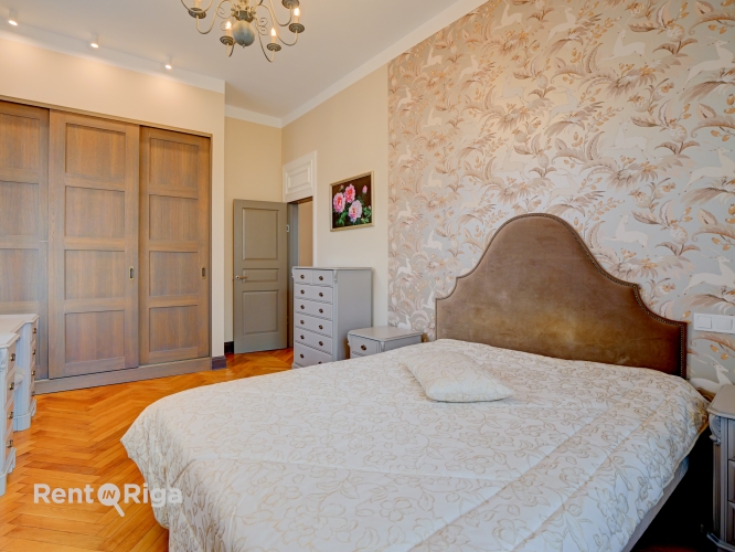 Sludinājumi. Izīrē skaistu, modernu un pilnībā mēbelētu dzīvokli Rīgas Vecpilsētas sirdī.  Dzīvoklis ir bagāts Cena: 1100 EUR/mēn Foto #7