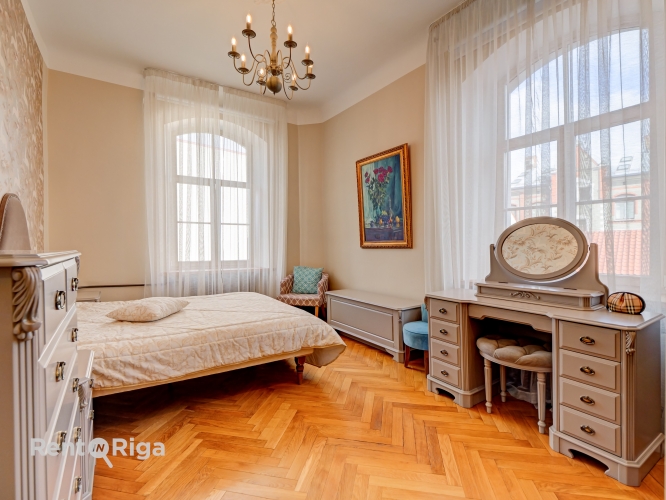 Sludinājumi. Izīrē skaistu, modernu un pilnībā mēbelētu dzīvokli Rīgas Vecpilsētas sirdī.  Dzīvoklis ir bagāts Cena: 1100 EUR/mēn Foto #8