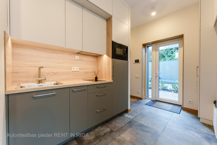 Sludinājumi. Sava mājiņa ar zaļo zonu Grīziņkalnā!  Piedāvājam īrei pilnībā mēbelētu, jaunu un modernu kotedžu Cena: 1100 EUR/mēn Foto #9