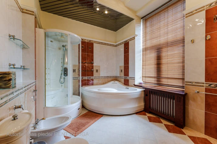 Объявление. Сдается в аренду уютная, качественно построенная и оборудованная 5-комнатная квартира в красивом Цена: 3500 EUR/мес. Foto #9