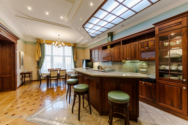 Sludinājumi. Tiek pārdots patiesi mājīgs, kvalitatīvi būvēts un aprīkots 5-istabu dzīvoklis skaistā jūgendstila Cena: 1e+06 EUR Foto #4