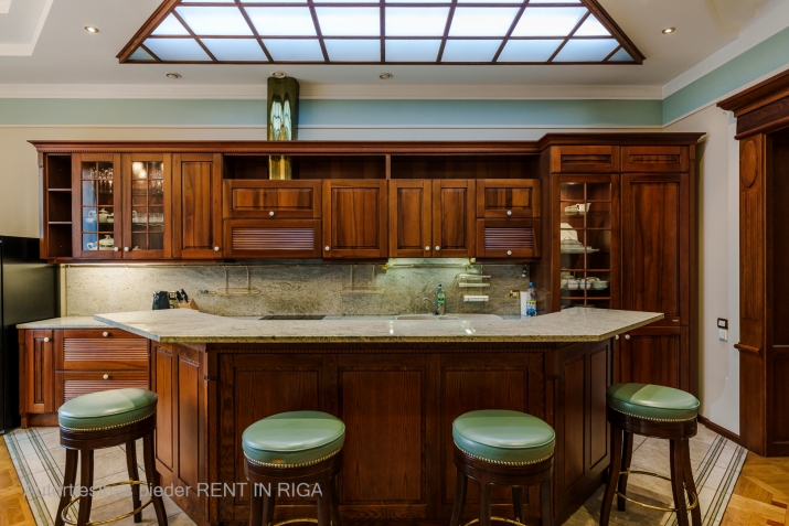 Sludinājumi. Tiek pārdots patiesi mājīgs, kvalitatīvi būvēts un aprīkots 5-istabu dzīvoklis skaistā jūgendstila Cena: 1e+06 EUR Foto #6