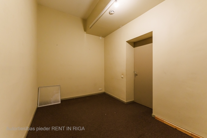 Sludinājumi. Iznomā biroja telpas Šmerlī, \'Rīgas kinostudija\' ēkā, 3. stāvā. Platība sastāv no trīs telpām + Cena: 432 EUR/mēn Foto #7