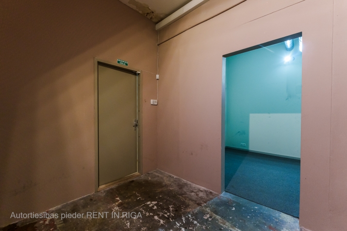 Sludinājumi. Iznomā biroja telpas Šmerlī, \'Rīgas kinostudija\' ēkā, 3. stāvā. Platība sastāv no trīs telpām + Cena: 432 EUR/mēn Foto #8