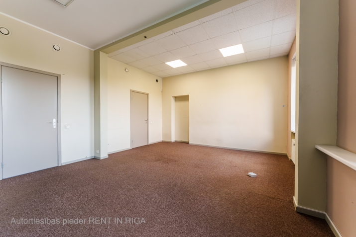 Sludinājumi. Iznomā biroja telpas Šmerlī, \'Rīgas kinostudija\' ēkā, 3. stāvā. Platība sastāv no trīs telpām + Cena: 432 EUR/mēn Foto #6
