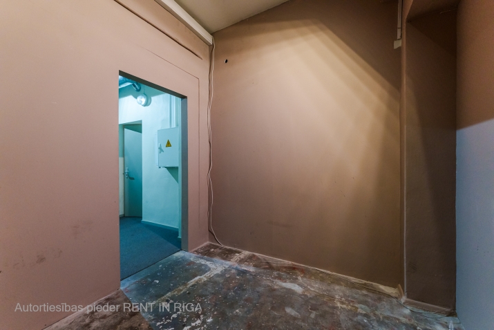 Sludinājumi. Iznomā biroja telpas Šmerlī, \'Rīgas kinostudija\' ēkā, 3. stāvā. Platība sastāv no trīs telpām + Cena: 432 EUR/mēn Foto #9