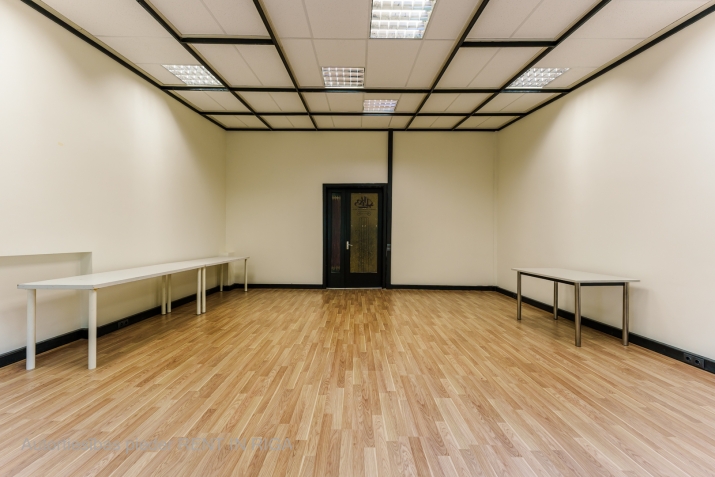 Объявление. Iznomā biroja telpas Šmerlī, \'Rīgas kinostudija\' ēkā, 2. stāvā. Platība sastāv no vienas telpas. Цена: 234 EUR/мес. Foto #4