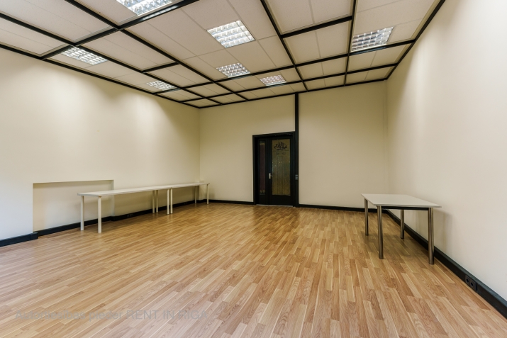 Объявление. Iznomā biroja telpas Šmerlī, \'Rīgas kinostudija\' ēkā, 2. stāvā. Platība sastāv no vienas telpas. Цена: 234 EUR/мес. Foto #3