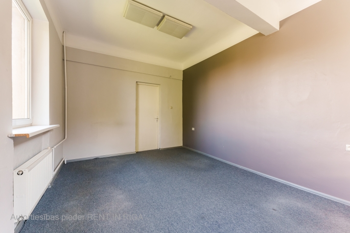 Объявление. Iznomā biroja telpas Šmerlī, \'Rīgas kinostudija\' ēkā, 2. stāvā. Platība sastāv no trīm telpām. Цена: 204 EUR/мес. Foto #5