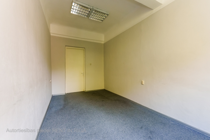 Объявление. Iznomā biroja telpas Šmerlī, \'Rīgas kinostudija\' ēkā, 2. stāvā. Platība sastāv no trīm telpām. Цена: 204 EUR/мес. Foto #6