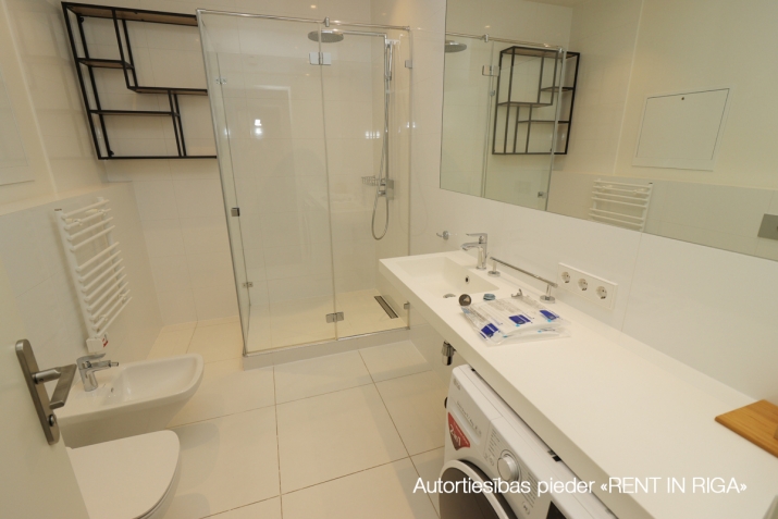 Sludinājumi. Tiek pārdots gaišs, plašs divu istabu dzīvoklis jaunajā projektā J5.   Augstvērīgs remonts un Cena: 260000 EUR Foto #8