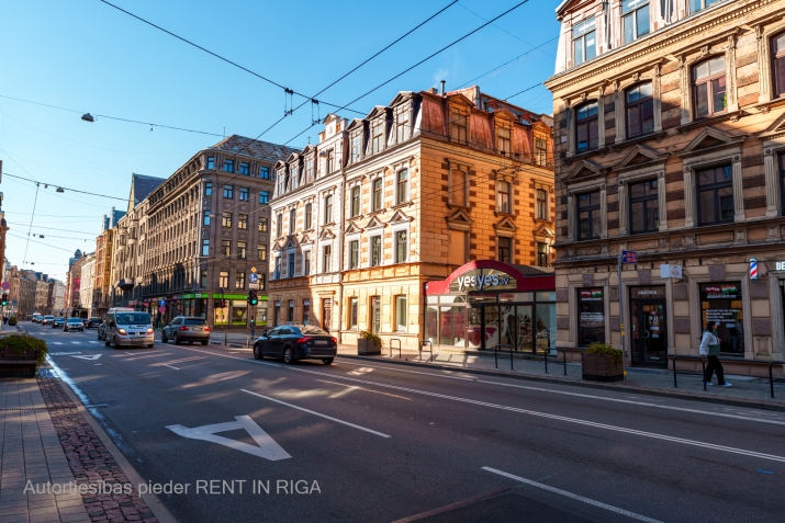 Sludinājumi. Kafe un veikala telpas aktīvajā Lačplēša un A.Čaka krustojumā.  Pārdod tirdzniecības telpas A.Čaka Cena: 360000 EUR Foto #3