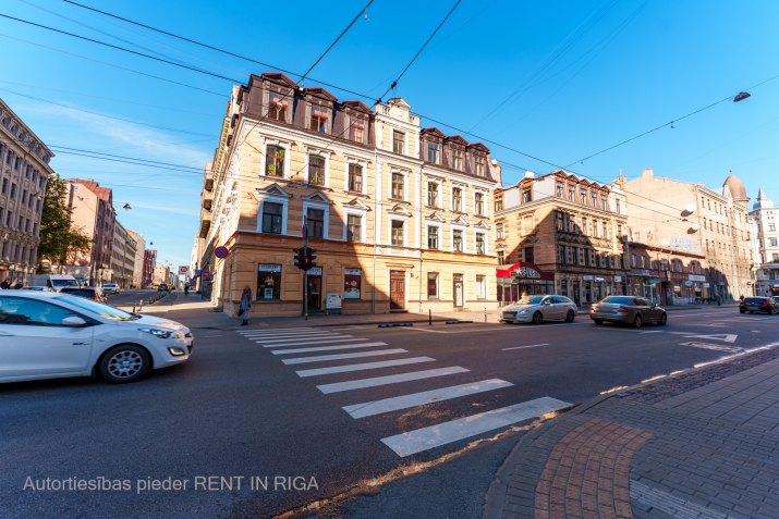 Sludinājumi. Kafe un veikala telpas aktīvajā Lačplēša un A.Čaka krustojumā.  Pārdod tirdzniecības telpas A.Čaka Cena: 360000 EUR Foto #2