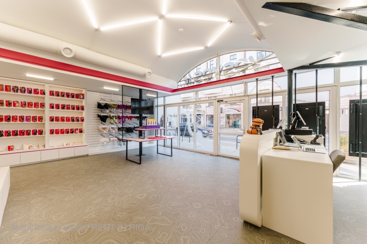 Sludinājumi. Kafe un veikala telpas aktīvajā Lačplēša un A.Čaka krustojumā.  Pārdod tirdzniecības telpas A.Čaka Cena: 360000 EUR Foto #5