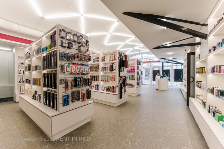Sludinājumi. Kafe un veikala telpas aktīvajā Lačplēša un A.Čaka krustojumā.  Pārdod tirdzniecības telpas A.Čaka Cena: 360000 EUR Foto #8