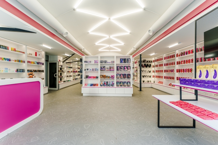 Sludinājumi. Kafe un veikala telpas aktīvajā Lačplēša un A.Čaka krustojumā.  Pārdod tirdzniecības telpas A.Čaka Cena: 360000 EUR Foto #6