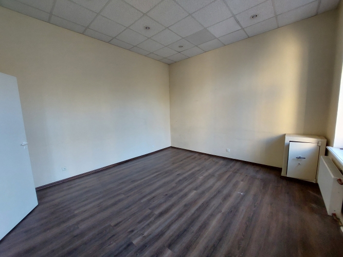 Sludinājumi. Izīrē dažādus birojus Rīgas centrā.  + Rīgas centrs  + Nelieli komunālie maksājumi  + Kopēja vannas Cena: 180 EUR/mēn Foto #5