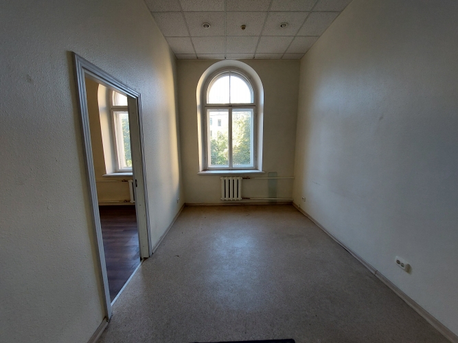 Sludinājumi. Izīrē dažādus birojus Rīgas centrā.  + Rīgas centrs  + Nelieli komunālie maksājumi  + Kopēja vannas Cena: 180 EUR/mēn Foto #4