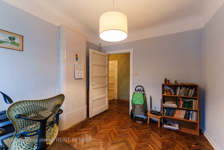 Sludinājumi. 4 istabu dzīvoklis Teikā.  Dzīvoklī ir 3 izolētas istabas un viena viesistaba. Atsevišķa virtuve, Cena: 108000 EUR Foto #2