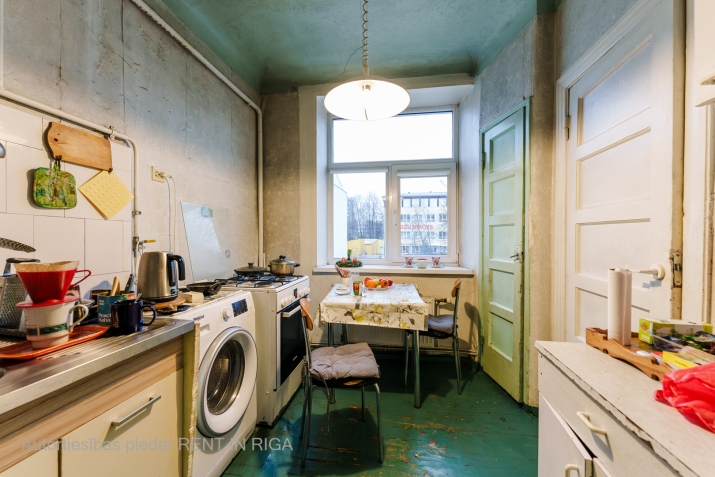 Sludinājumi. 4 istabu dzīvoklis Teikā.  Dzīvoklī ir 3 izolētas istabas un viena viesistaba. Atsevišķa virtuve, Cena: 108000 EUR Foto #3