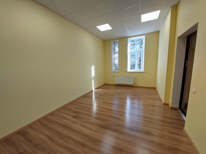 Sludinājumi. Izīrē dažādus birojus Rīgas centrā.  + Rīgas centrs  + Nelieli komunālie maksājumi  + Kopēja vannas Cena: 350 EUR/mēn Foto #9