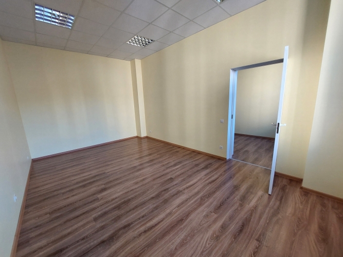 Sludinājumi. Izīrē dažādus birojus Rīgas centrā.  + Rīgas centrs  + Nelieli komunālie maksājumi  + Kopēja vannas Cena: 350 EUR/mēn Foto #7