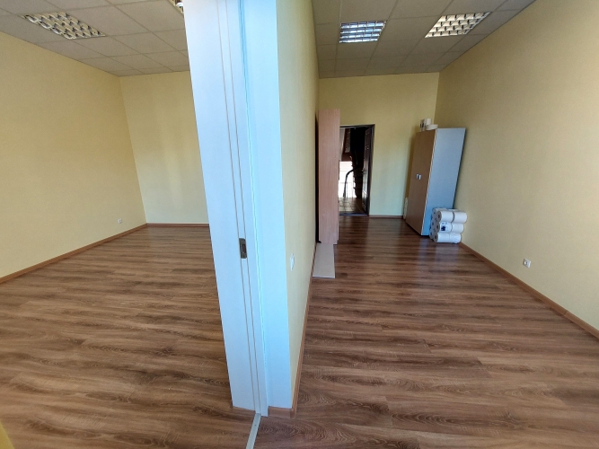 Sludinājumi. Izīrē dažādus birojus Rīgas centrā.  + Rīgas centrs  + Nelieli komunālie maksājumi  + Kopēja vannas Cena: 350 EUR/mēn Foto #6