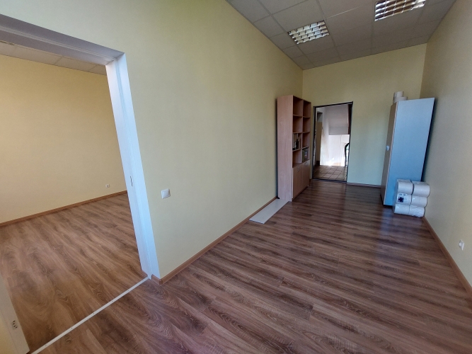 Sludinājumi. Izīrē dažādus birojus Rīgas centrā.  + Rīgas centrs  + Nelieli komunālie maksājumi  + Kopēja vannas Cena: 350 EUR/mēn Foto #5