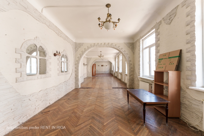 Объявление. Аренда офисного помещения напротив торгового центра Brnu pasaela.  Рядом расположены магазины, Цена: 650 EUR/мес. Foto #1