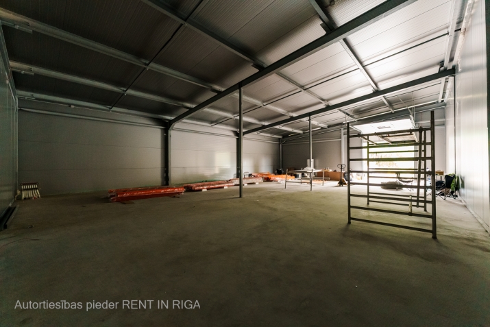 Sludinājumi. Nomai tiek piedāvātas noliktavas vai tirdzniecības telpas aktīvā vietā Imantā.  + Telpas piemērotas Cena: 1620 EUR/mēn Foto #3